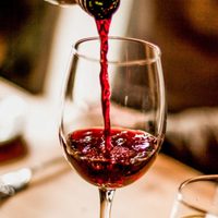 Estudios revelan que el vino tinto podría ayudar a pacientes con depresión