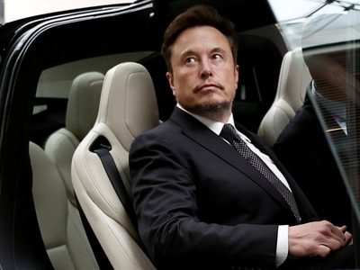 Tesla fue intimado por hacer creer a los consumidores que sus autos se manejan solos