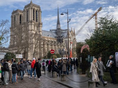 Notre Dame vuelve a saludar al mundo en su reapertura cinco años después del incendio