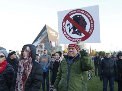 Trump exige a Commanders retomar el nombre de Redskins; expertos lo consideran “racial y despectivo”