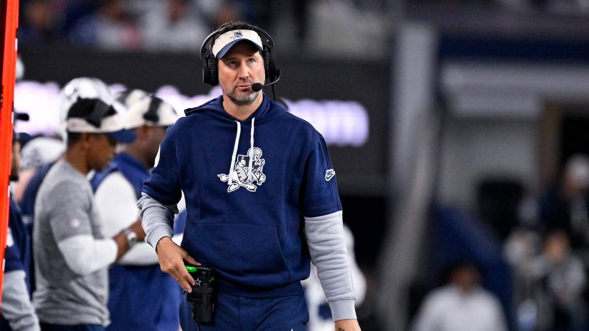 Brian Schottenheimer en el partido ante los Giants de Nueva York en noviembre de 2024