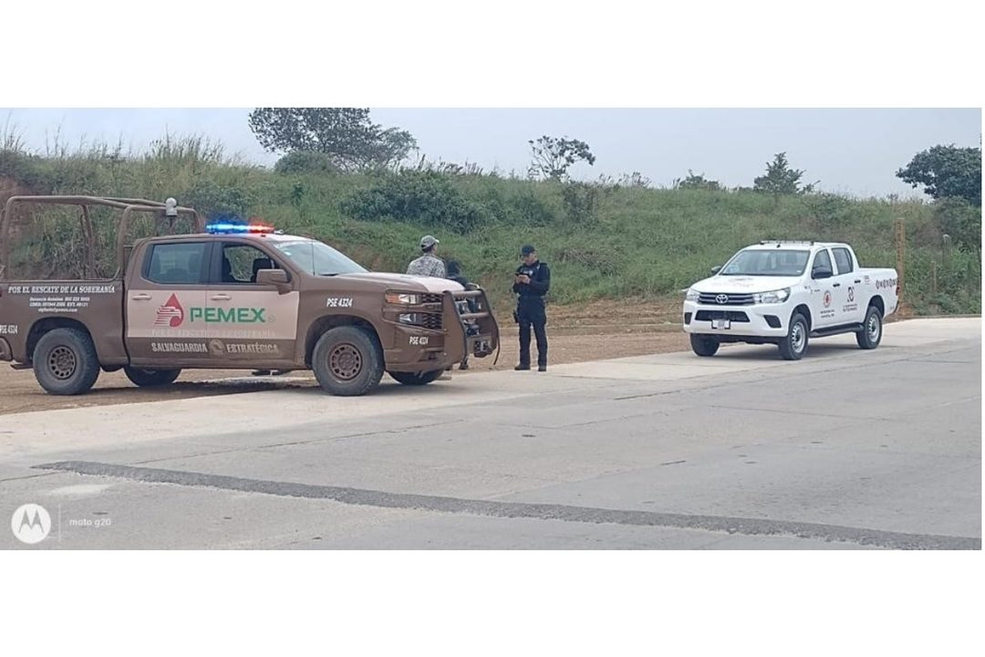 Seguridad de Pemex custodia instalaciones en Nanchital, Veracruz, luego de una fuga de amoniaco