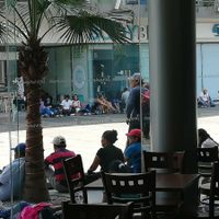 Sección 22 toma plazas comerciales y tiendas departamentales en su segundo día de paro