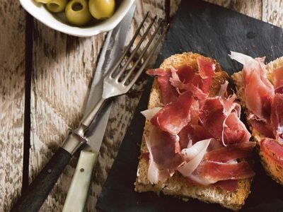 Promocionan el jamón ibérico para cuando se pueda viajar