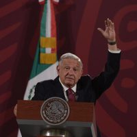 "Aquí no se venera a Hitler ni a Stalin": AMLO