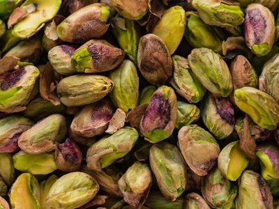 Una más que se va del país: la empresa española que producía frutos finos en Roca deja Argentina