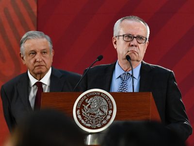 Popularidad, Urzúa valiente y crisis temprana