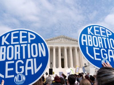 El presidente de la Corte de EU confirma que el borrador que tumba el derecho al aborto es auténtico