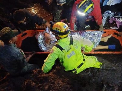 Aumentan a nueve los muertos por desgajamiento de cerro en Jilotzingo, Edomex