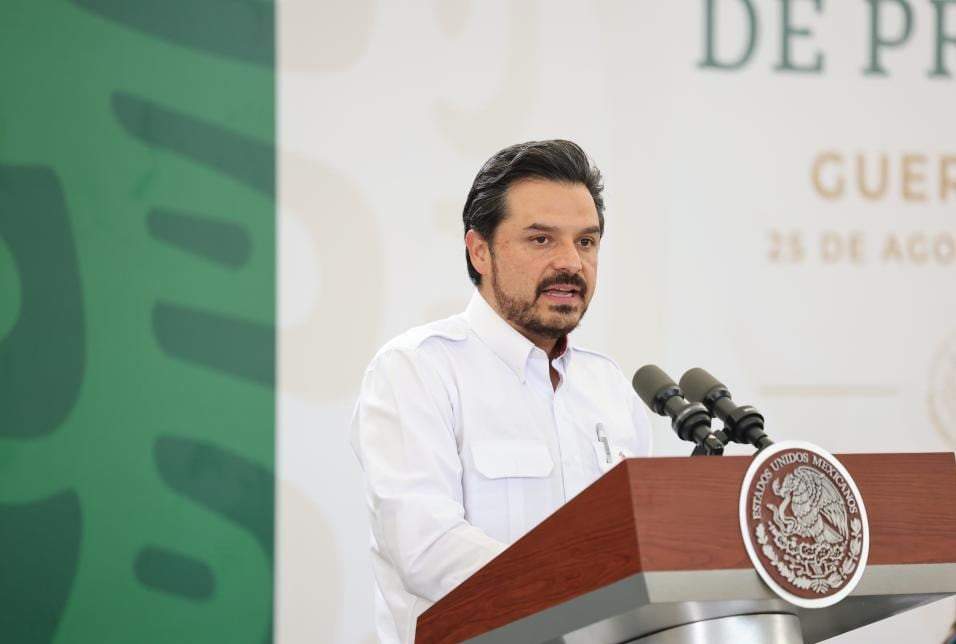 Zoé Robledo, director del IMSS, en la conferencia mañanera de AMLO desde Guerrero, 25 de agosto de 2023
