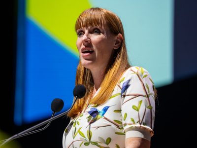 Dimite la 'número dos' del Gobierno británico por irregularidades fiscales en la compra de una casa