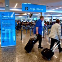 Coronavirus: activan protocolo en un vuelo de Aerolíneas Argentinas