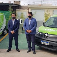 Martínez asistió al lanzamiento del primer punto de carga de vehículos eléctricos de la Patagonia