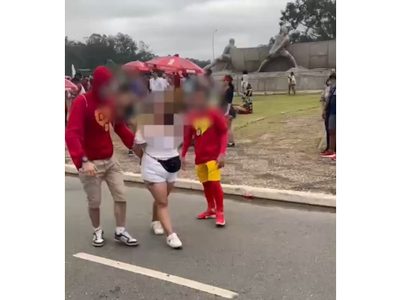 Policías disfrazados del Chapulín Colorado se infiltran en un carnaval y detienen a 59 personas