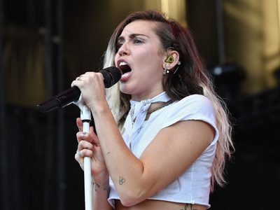El curioso pedido de ayuda de Miley Cyrus al presidente de España. ¿Con qué motivo?
