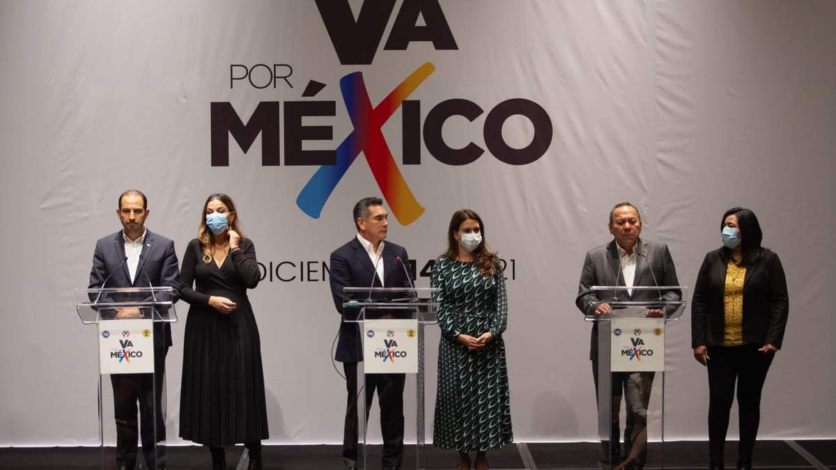 Las dirigencias de los partidos integrantes de Va por México, en conferencia de prensa