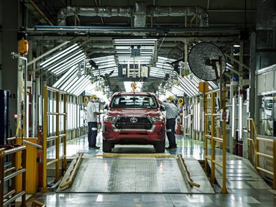 En picada: la industria cayó 8,7% interanual en febrero