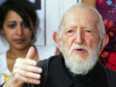 Sacerdote Abbé Pierre es acusado de agresión sexual a mujeres de la organización que fundó