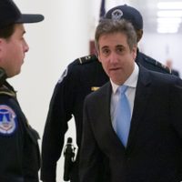 Testimonio de Cohen ante el Capitolio: Trump, "un fraude, racista y tramposo"