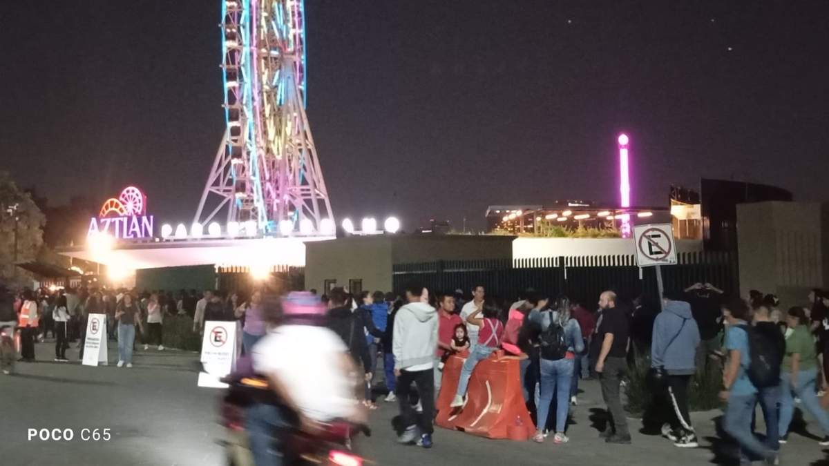 Una larga fila para ingresar al Parque Aztlán