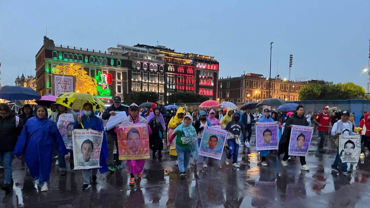 El contingente en su llegada al Zócalo