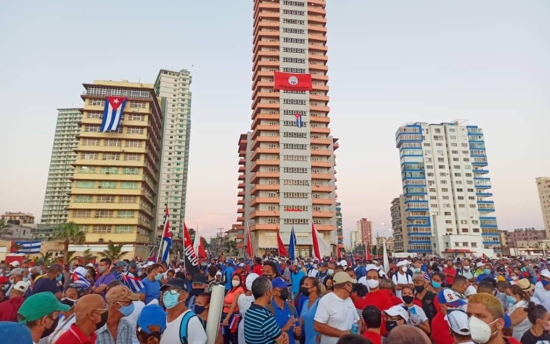 El bloqueo estadunidense incrementa a la isla los costos de su comercio internacional y le dificulta la entrada de capitales e inversión extranjera