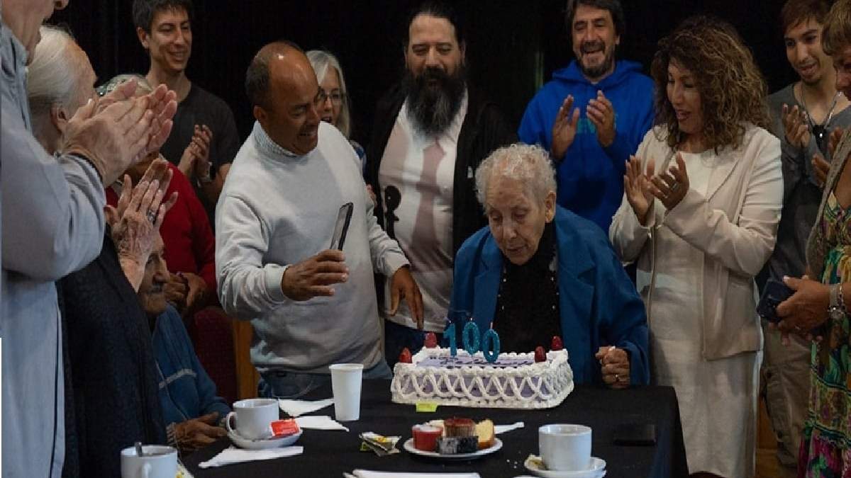 Liberata de fiesta, y su pueblo también.