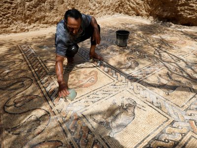 Plantaba olivos en Gaza y descubrió un mosaico bizantino de hace 1.500 años