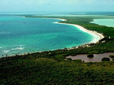 Sectur prepara fase de vacunación en ocho destinos turísticos