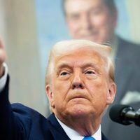 Las acciones estadunidenses caen tras un día frenético tras la última amenaza arancelaria de Trump