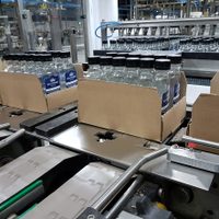 Destilería dona 24.000 botellas de alcohol