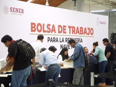 En tres días acuden 25 mil aspirantes a bolsa de trabajo para refinería de Dos Bocas