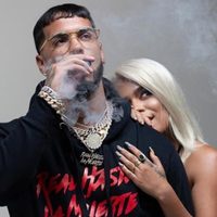 ¿Tan pegados? Karol G con un atuendo explosivo le baila a Anuel ¡Esa calza explota!