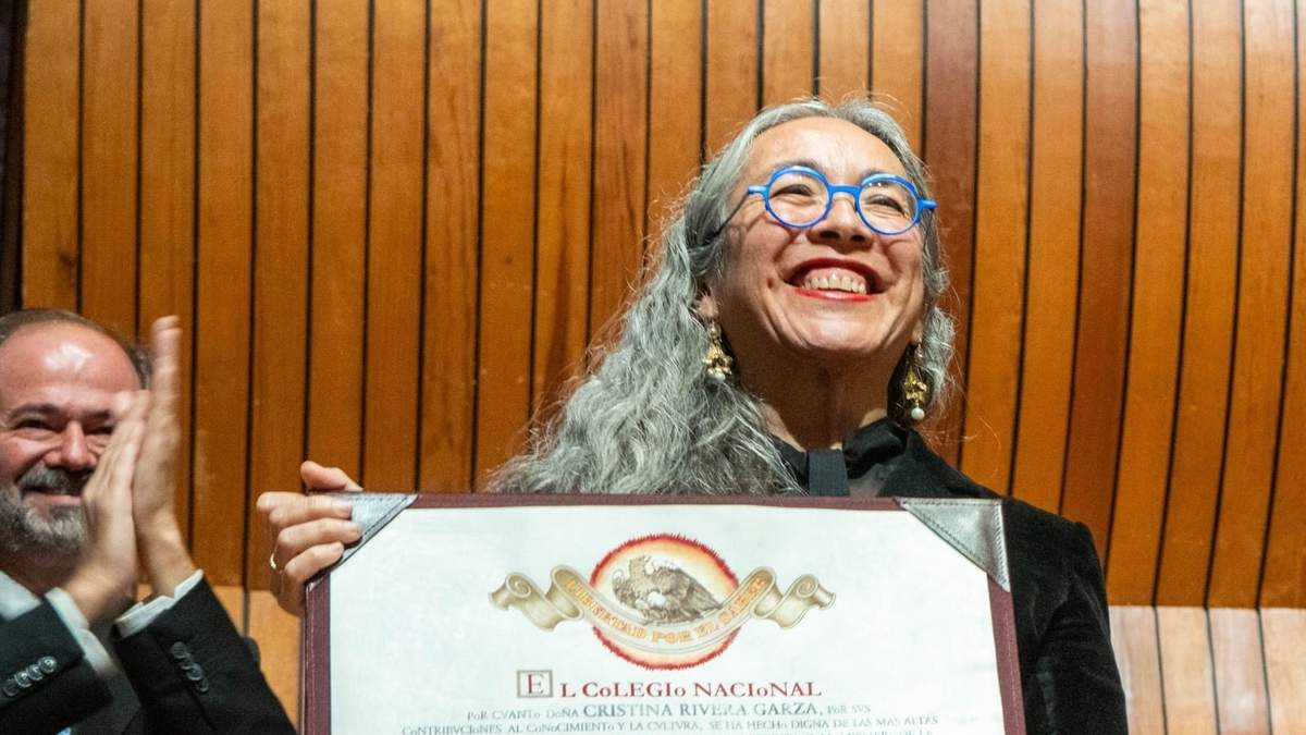 Cristina Rivera Garza en su ingreso a El Colegio Nacional
