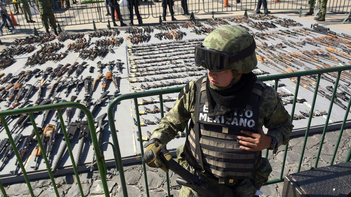 Decomiso de armas por parte de Sedena