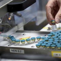 Fuerte revés en la lucha contra el coronavirus: una vacuna aplazó su salida para fines de 2021
