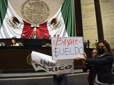 Lorenzo Córdova se niega a discutir su salario ante diputados