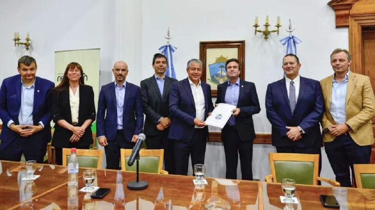 El Gobierno de Neuquén celebró la venta de los activos de ExxonMobil a Pluspetrol. Fuente: (Gobierno de Neuquén)