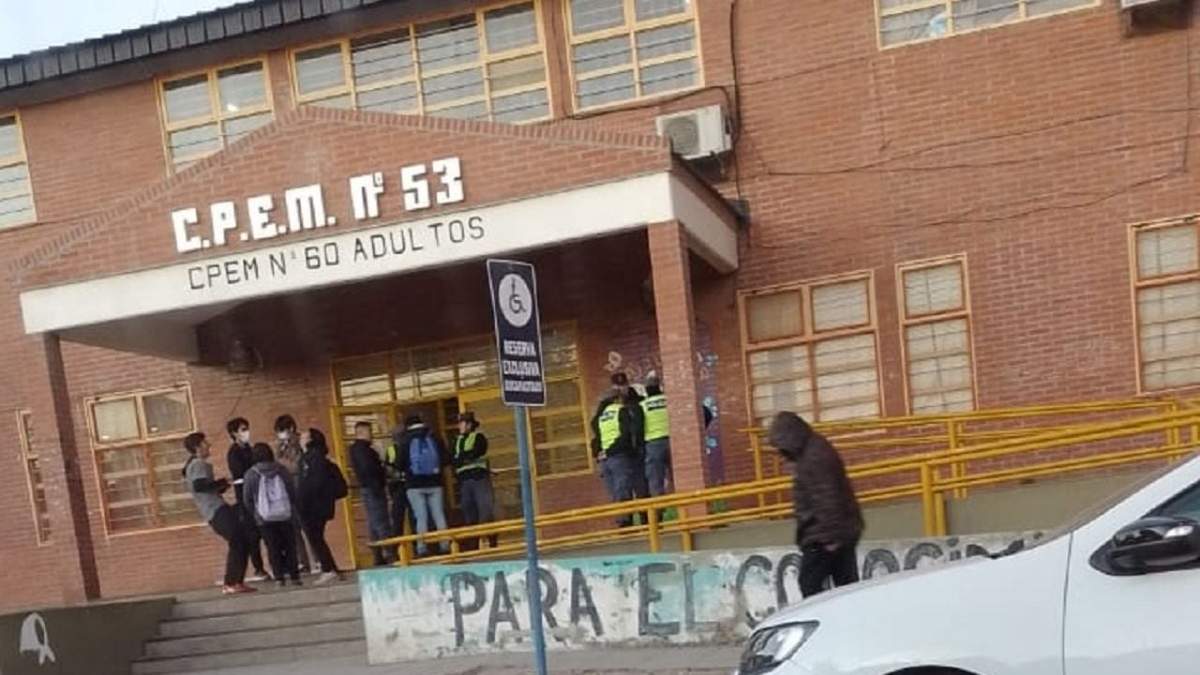 Centro Provincial de Enseñanza Media (CPEM 53). Fuente: (Facebook)