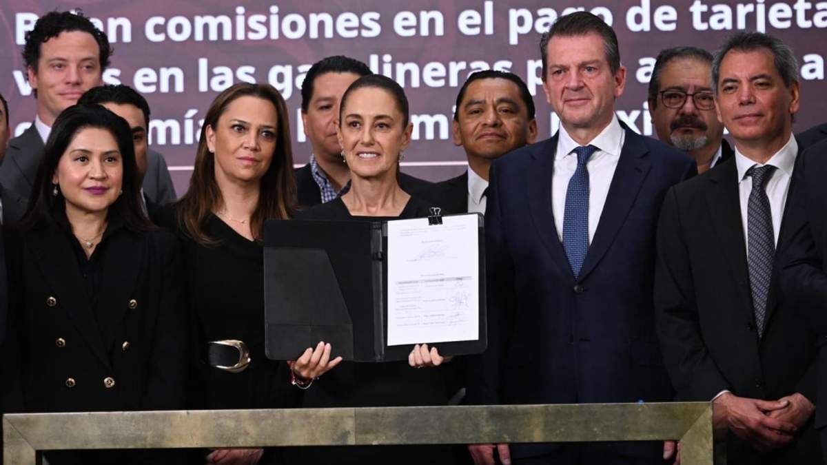 La presidenta Sheinbaum buscar bajar comisiones al pagar la gasolina con tarjeta