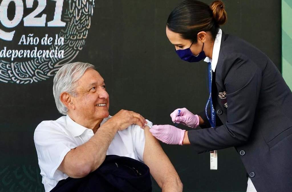 AMLO recibió la dosis de refuerzo contra el covid