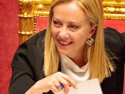 El patrón discursivo de la “primer ministro” italiana Giorgia Meloni causa polémica
