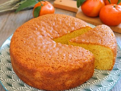 Con 1 huevo y 2 tazas de harina, hacé esta exquisita torta de mandarina para acompañar los mates de la tarde