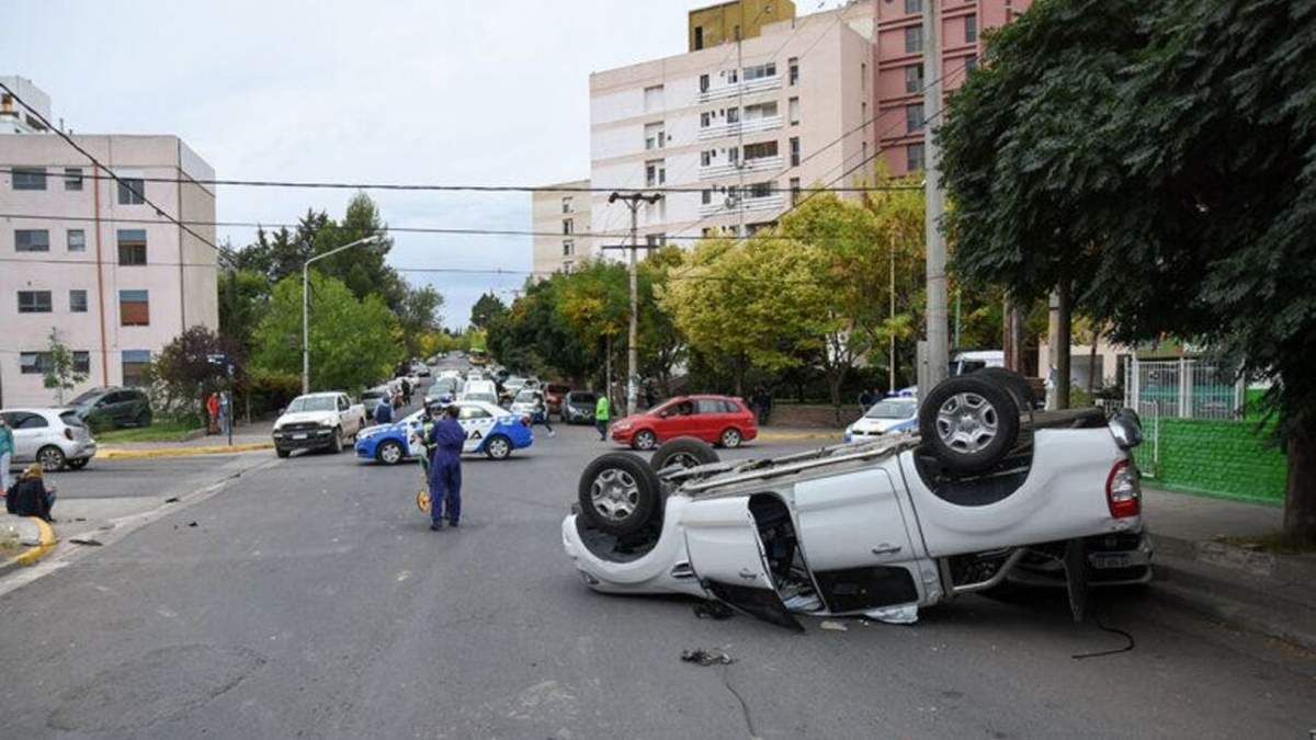 Accidente vial en Neuquén Capital. Fuente: (Twitter)