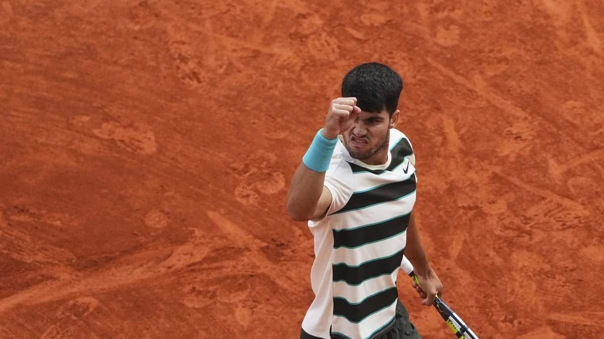 Alcaraz gana la final más larga de Roland Garros en cinco sets ante Sinner