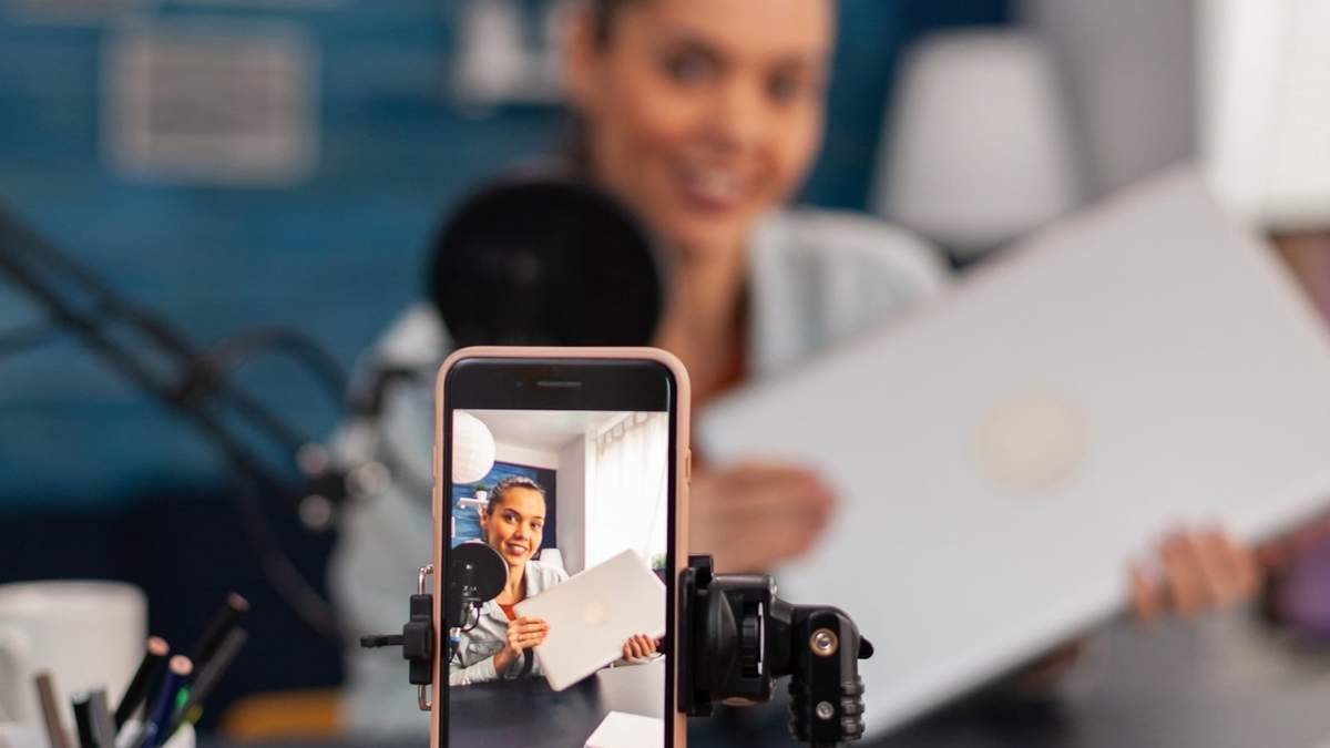 Un país exige que los influencer tengan título universitario para trabajar