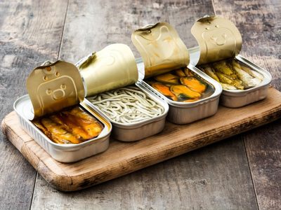 No tires las latas de sardina: mirá cómo crear un macetero colgante para tus suculentas