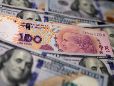 Economía al rojo vivo: el peso argentino fue de las monedas que más se devaluaron en 2025