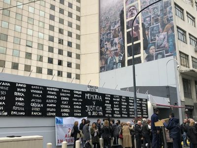 El atentado a la Embajada de Israel fue conmemorado por diversas figuras públicas