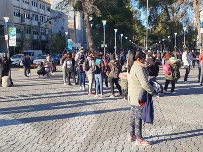 Organizaciones sociales realizan corte en el centro: reclaman el pago a 440 trabajadores